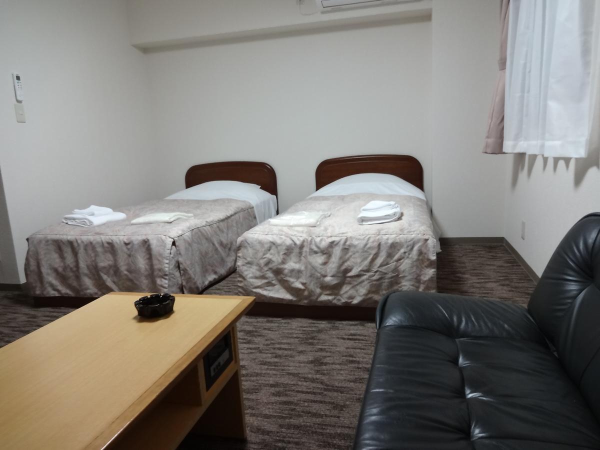 Ushiku City Hotel Ekimaekan Buitenkant foto