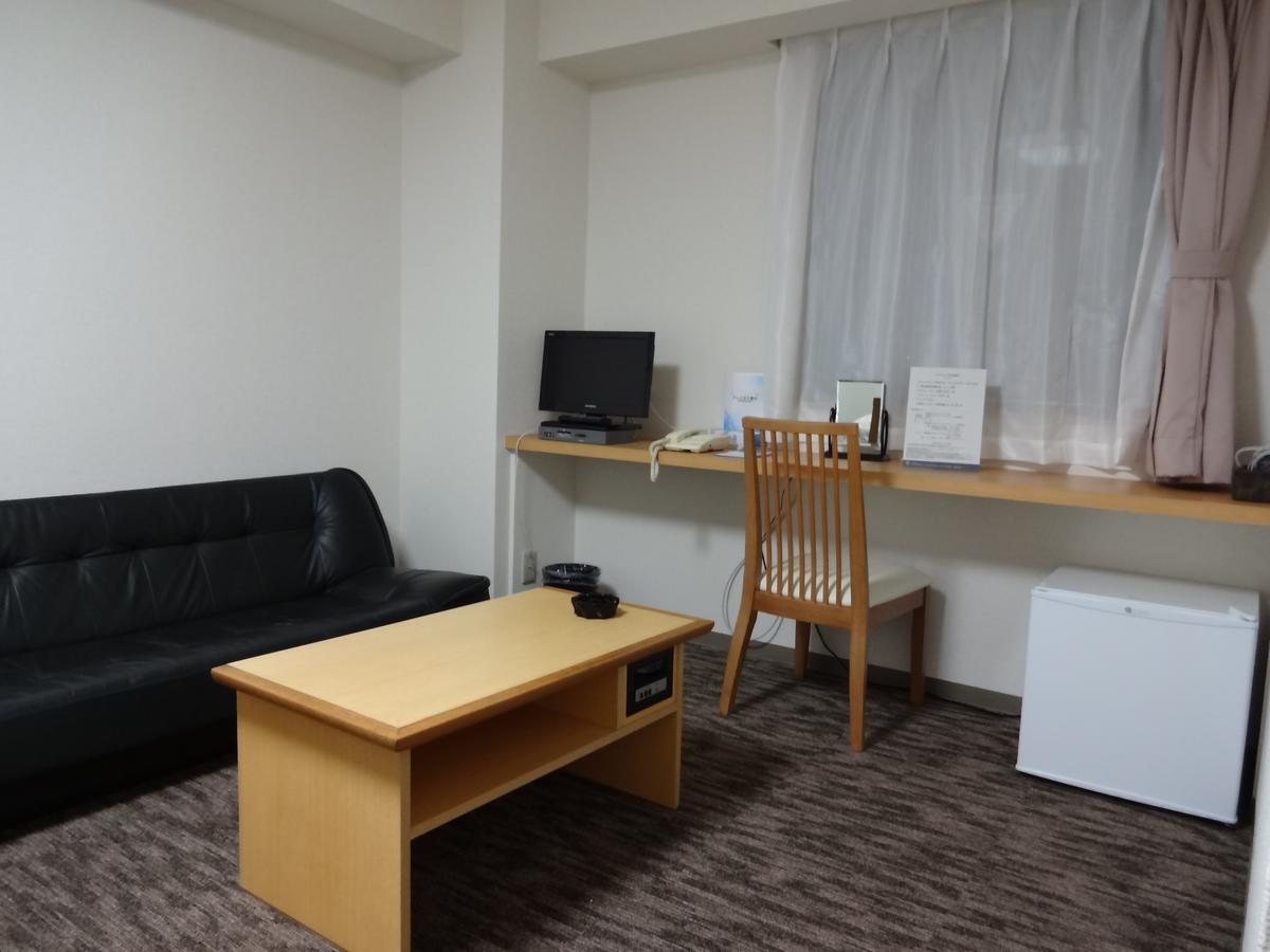 Ushiku City Hotel Ekimaekan Buitenkant foto